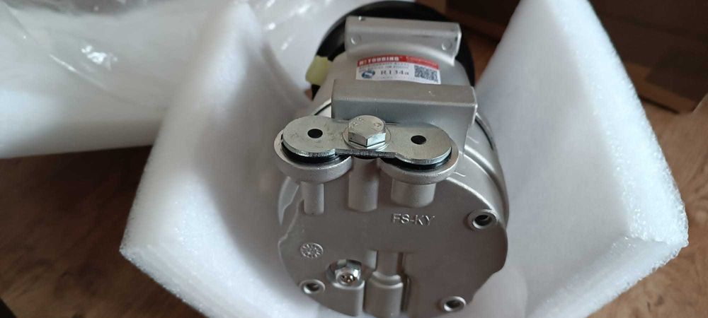 NOVO! Compressor Ar condi.  refrigerant:R134a OIL PAG45 OR EQuiv r134A