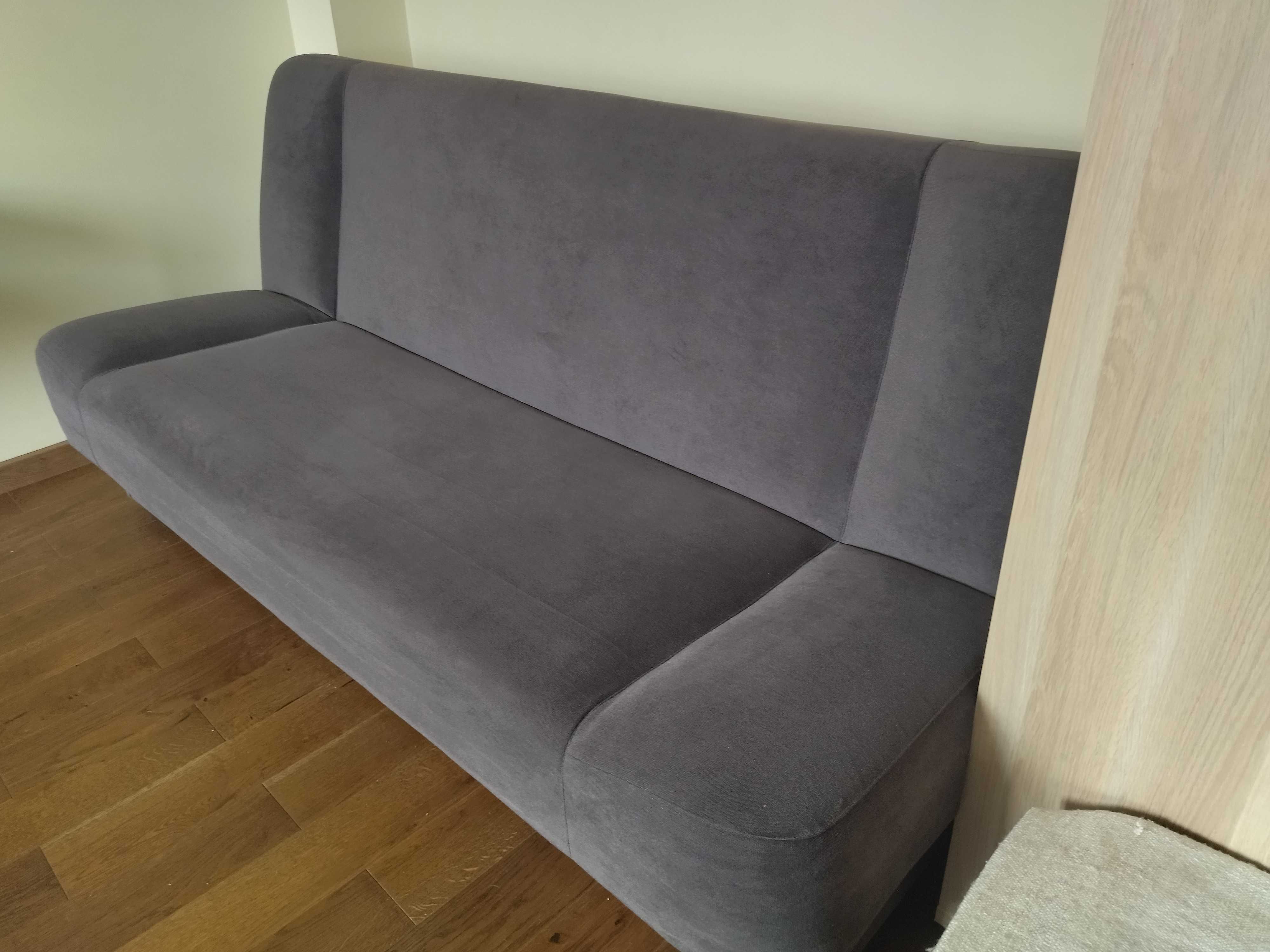 Sofa rozkladana z pojemnikom na posciel