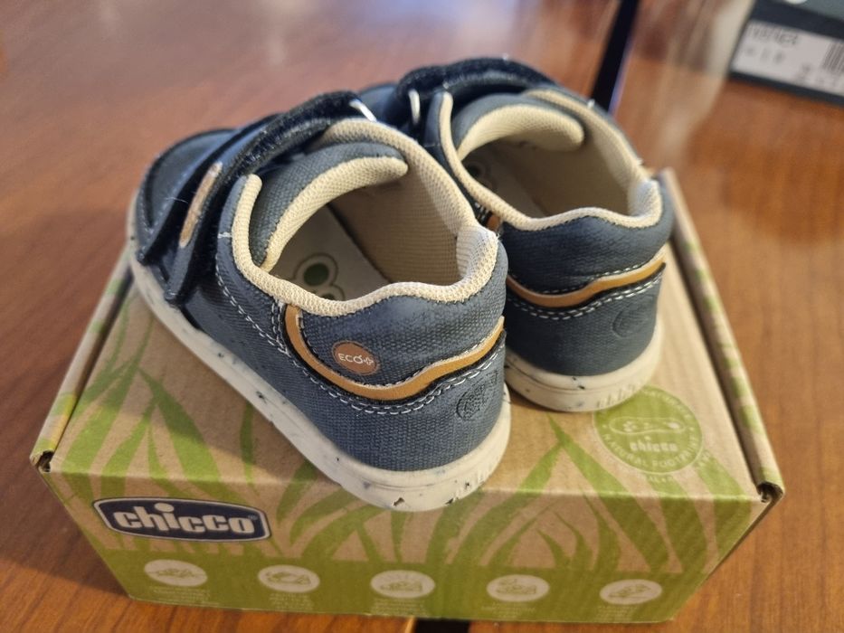 Sapatos e sandálias Chicco e New Balance criança bebé