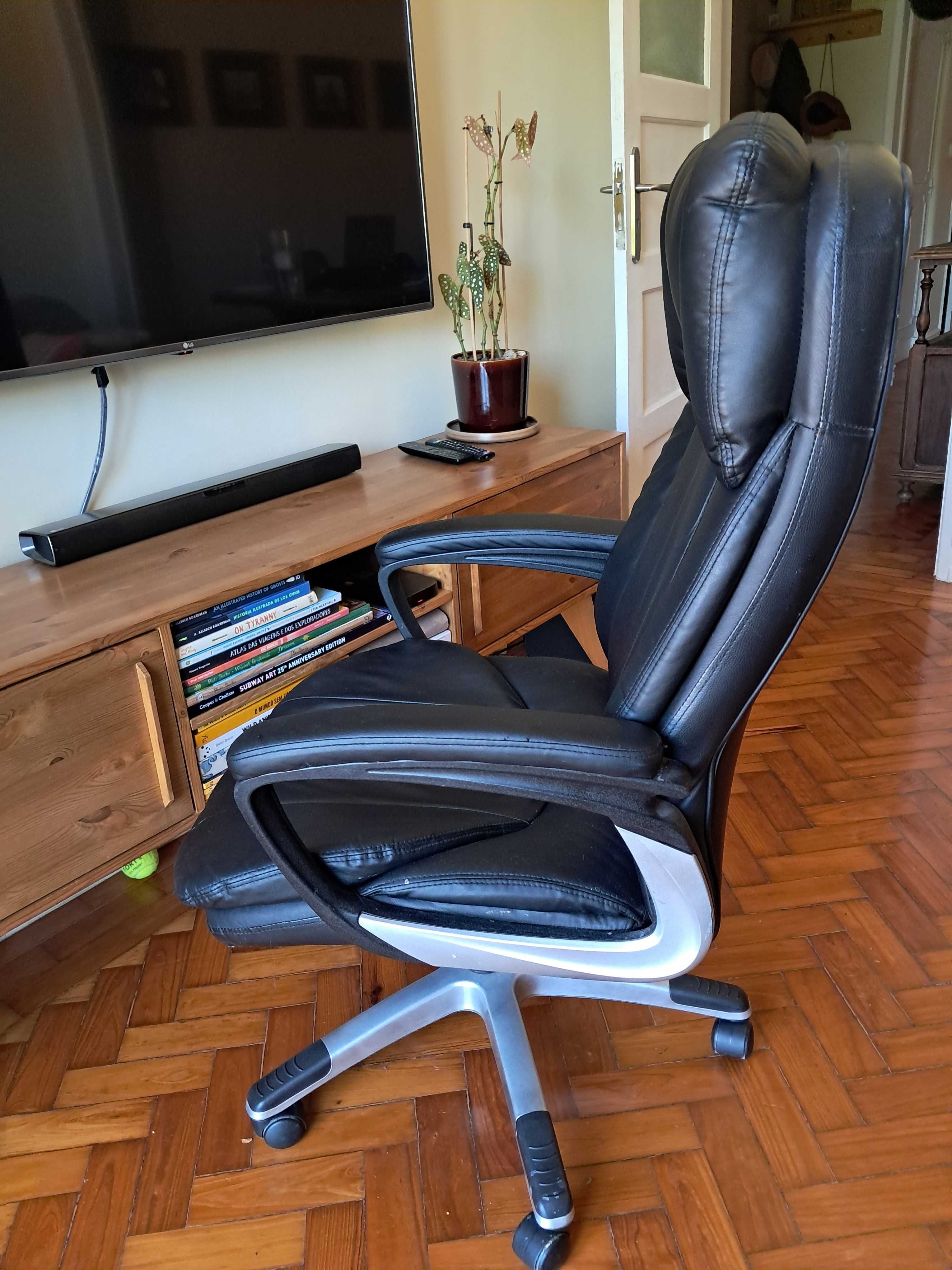 Cadeira de escritório com rodas