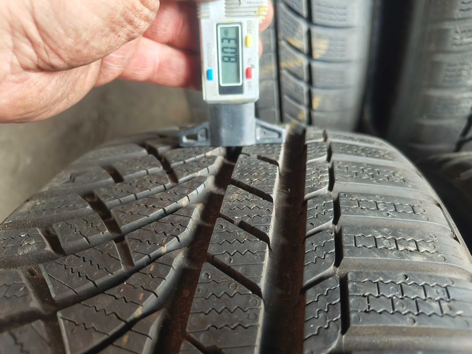 Opony zimowe uzywane 225 40 R19 Kumho 2024 rok 2 sztuki z95