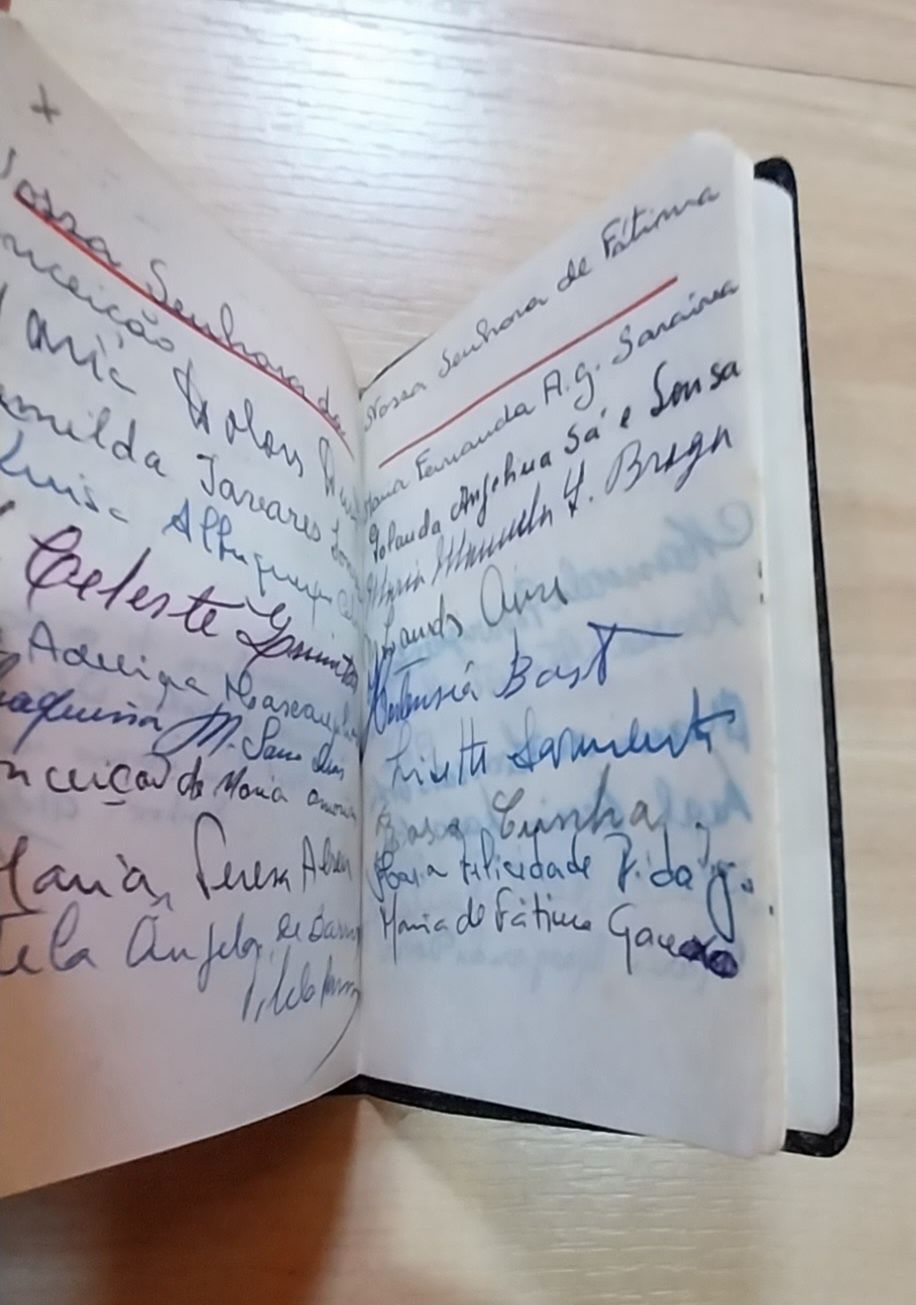 Pequeno livro antigo Guia do peregrino