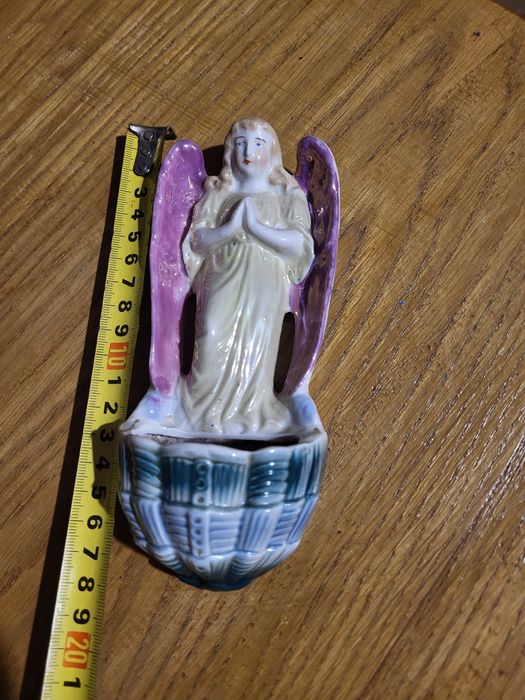 Anioł z porcelany kropielnica Aniołek