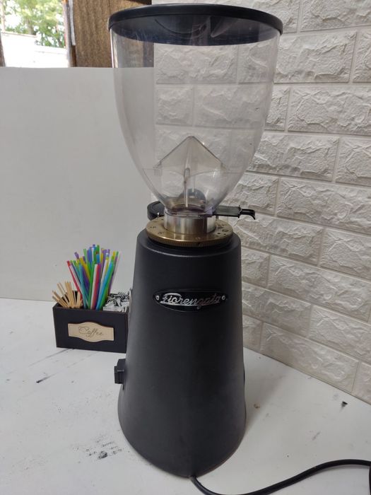 Продам профессиональную кофемолку бункерного типа (гриндер). Feotenzat