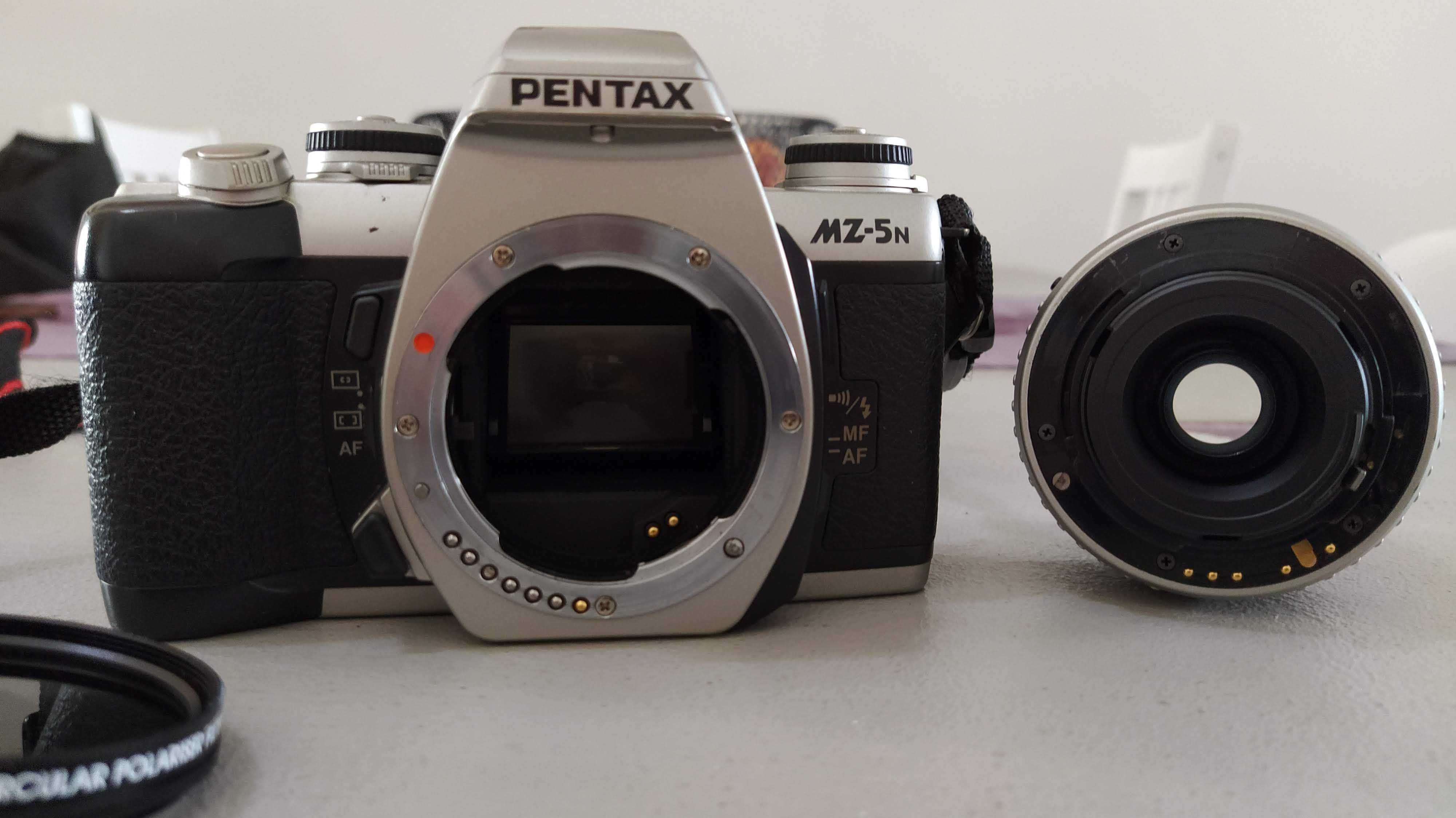 Pentax MZ-5N + lente 35-80mm + lente 24mm + filtro