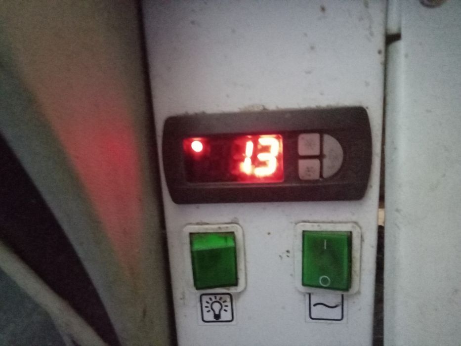 Вітрина холодильник