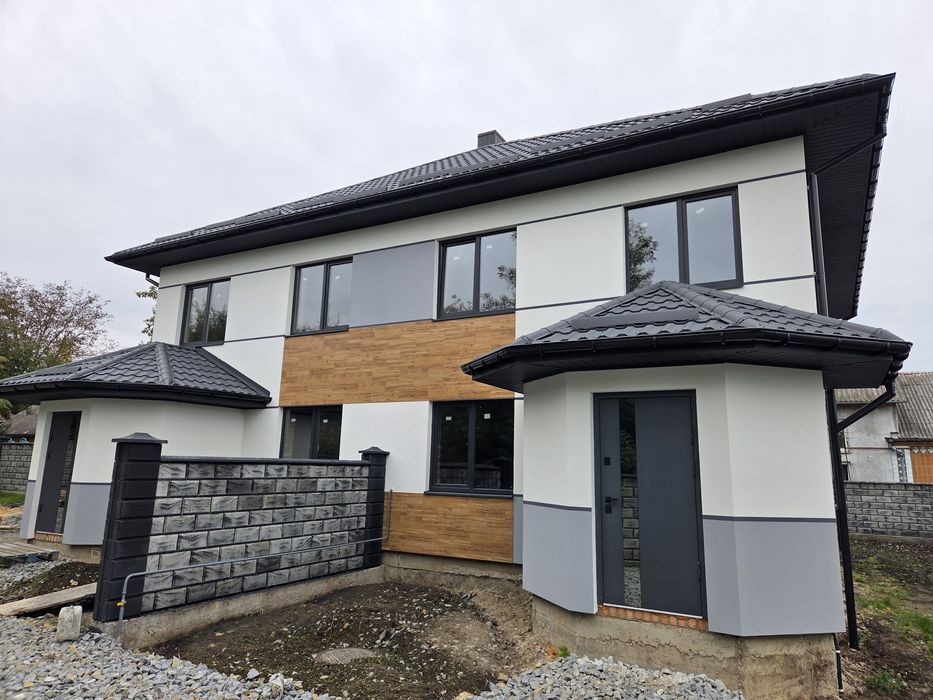 Власник. Продам котедж м.Рівне  вул.Залізнична 5/а Басівкут.