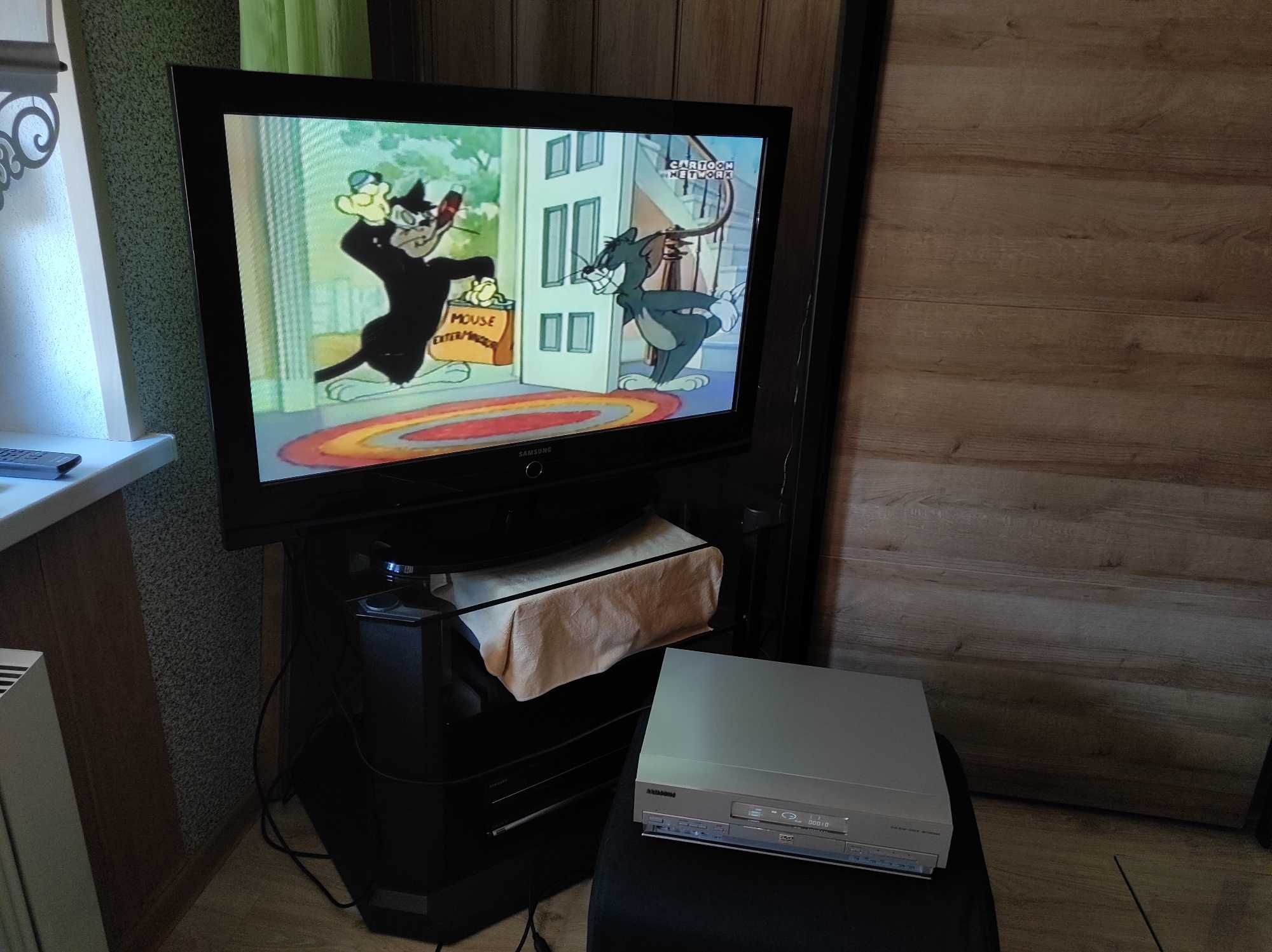 Odtwarzacz DVD, nagrywarka DVD SAMSUNG DVD-R3000 + kable