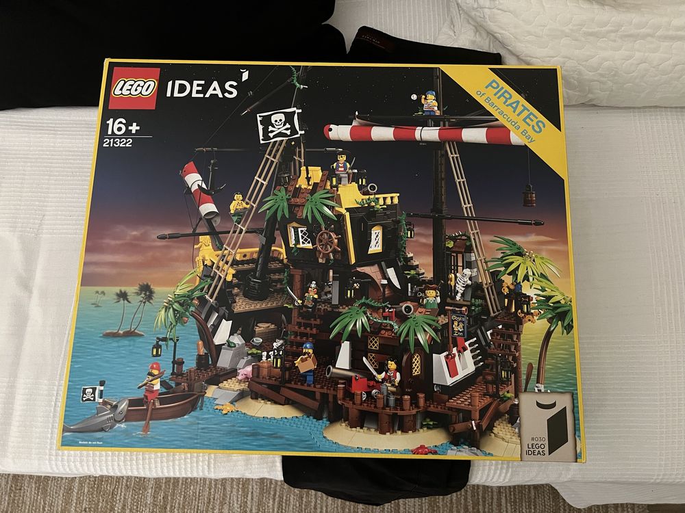Lego 21322 barracuda
