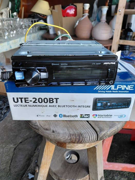 Auto-rádio Alpine UTE-200BT com Bluetooth e USB (Novo na Caixa)