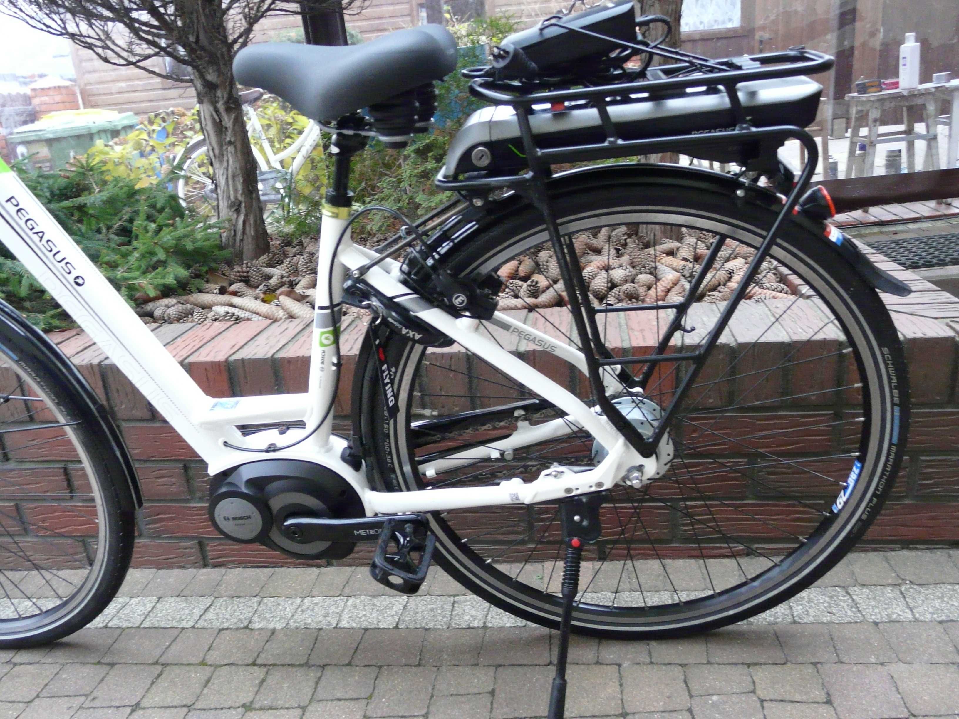 Rower elektryczny PEGASUS Premio E8R 28"/45 Bosch,Magura,Deore,nożny