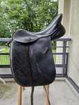 Siodło ujeżdżeniowe 17", Crown Saddlery.