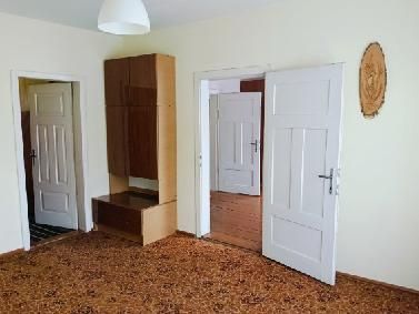Nieduży domek do własnej aranżacji w Ożarowie
