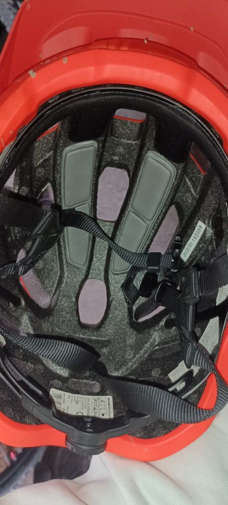 Travões e capacete de bicicleta