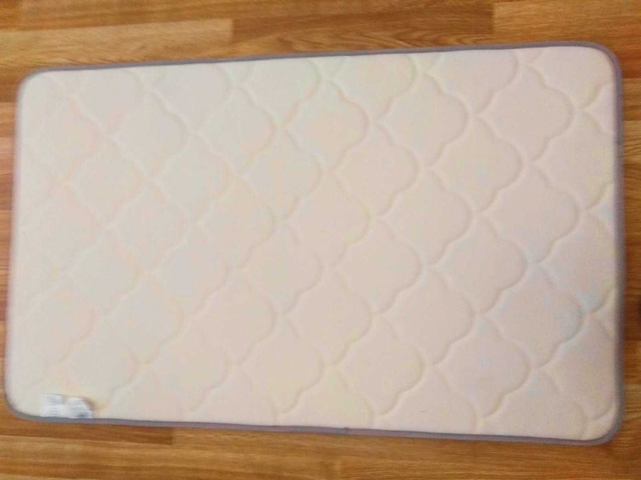 Мягкий бежевый коврик Sutton Collection