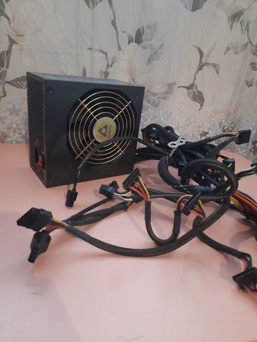 Chieftec 650W блок живлення