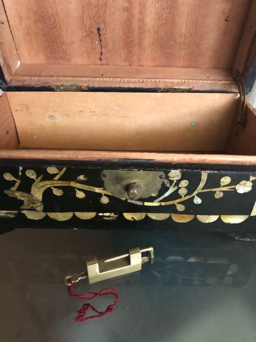 Caixa de madeira antiga