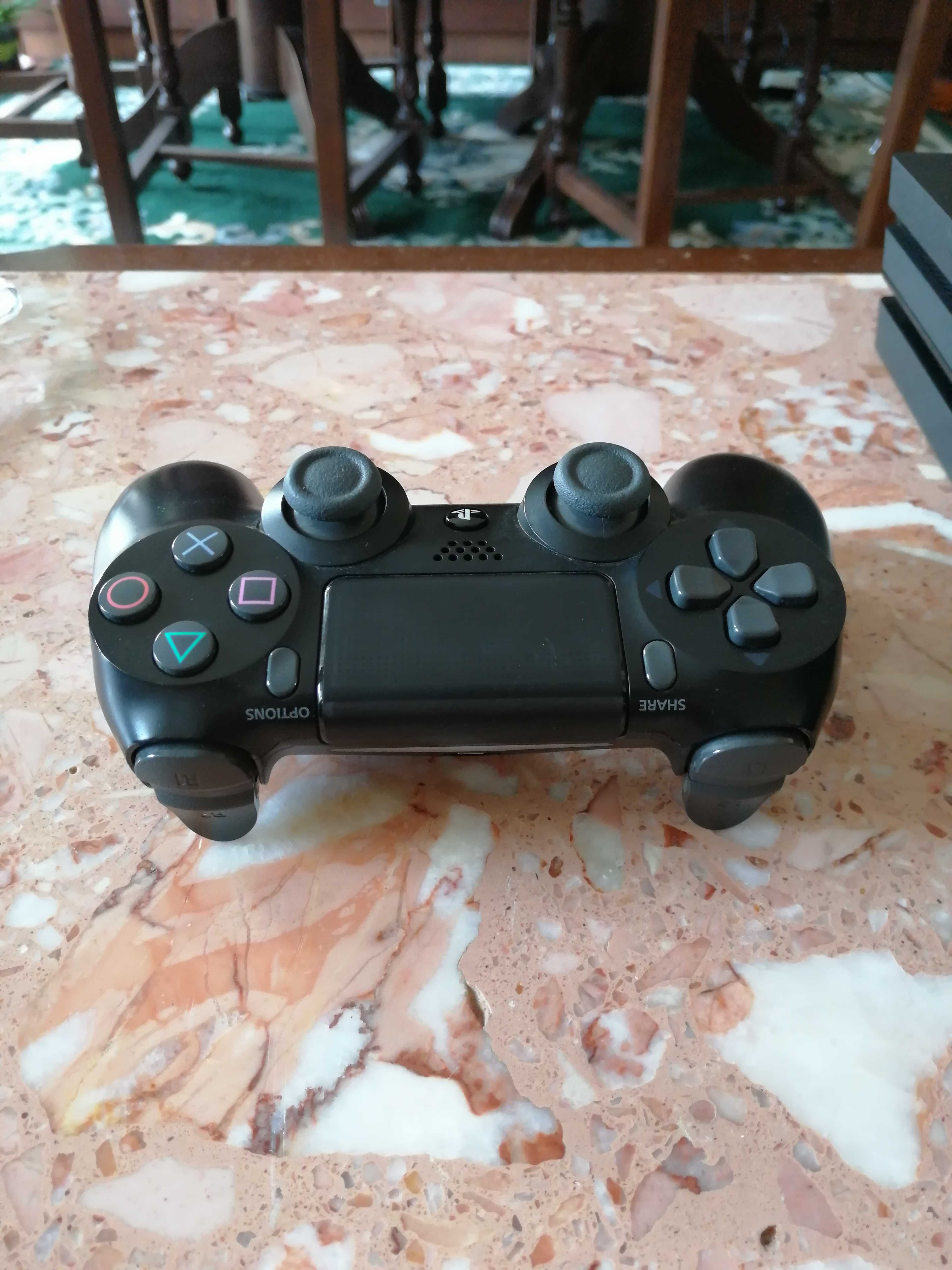 PS4 PRO/ comando; perfeito estado