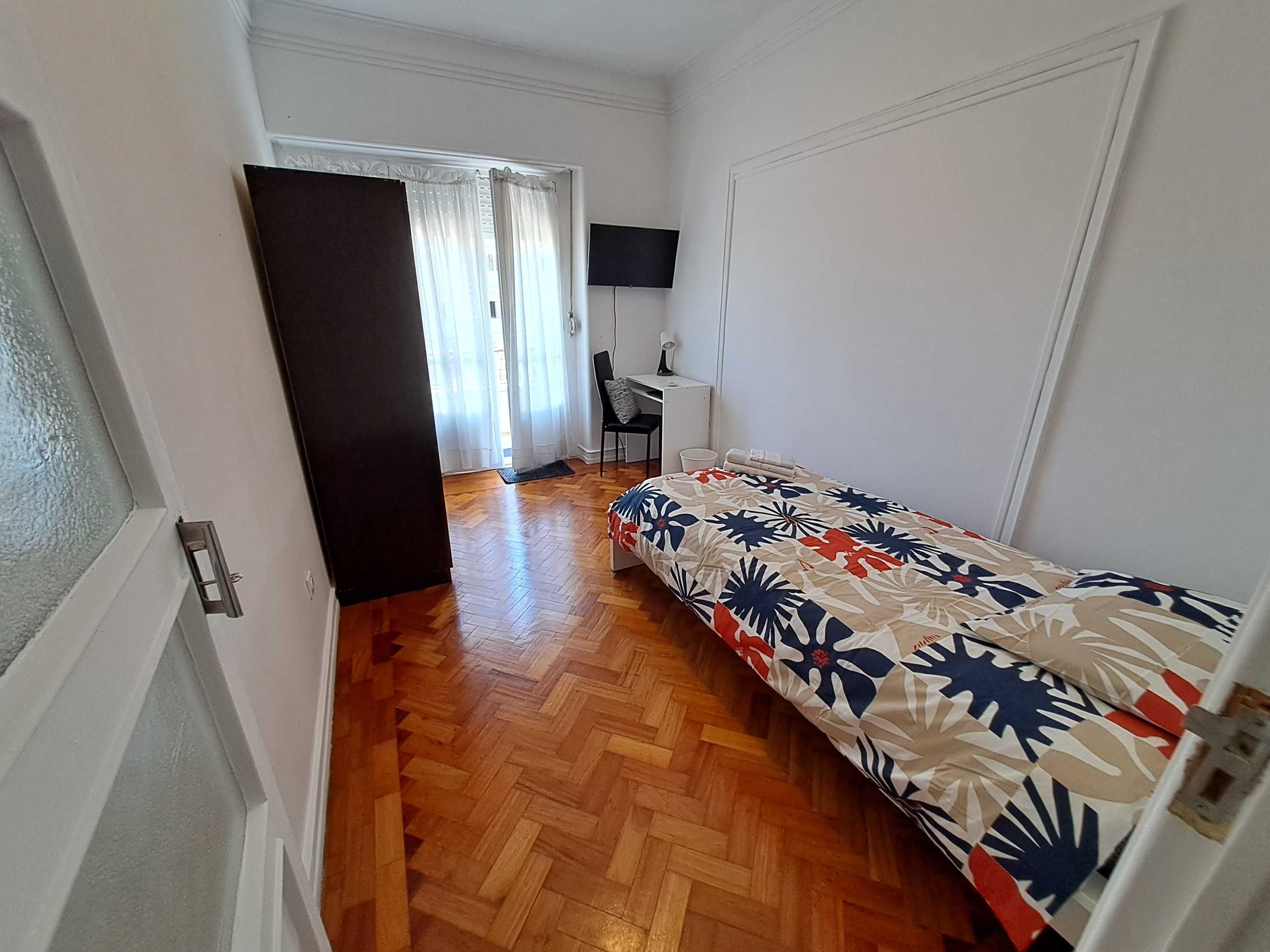 Quartos Disponíveis na Av. Forças Armadas ( Cidade Universitária )