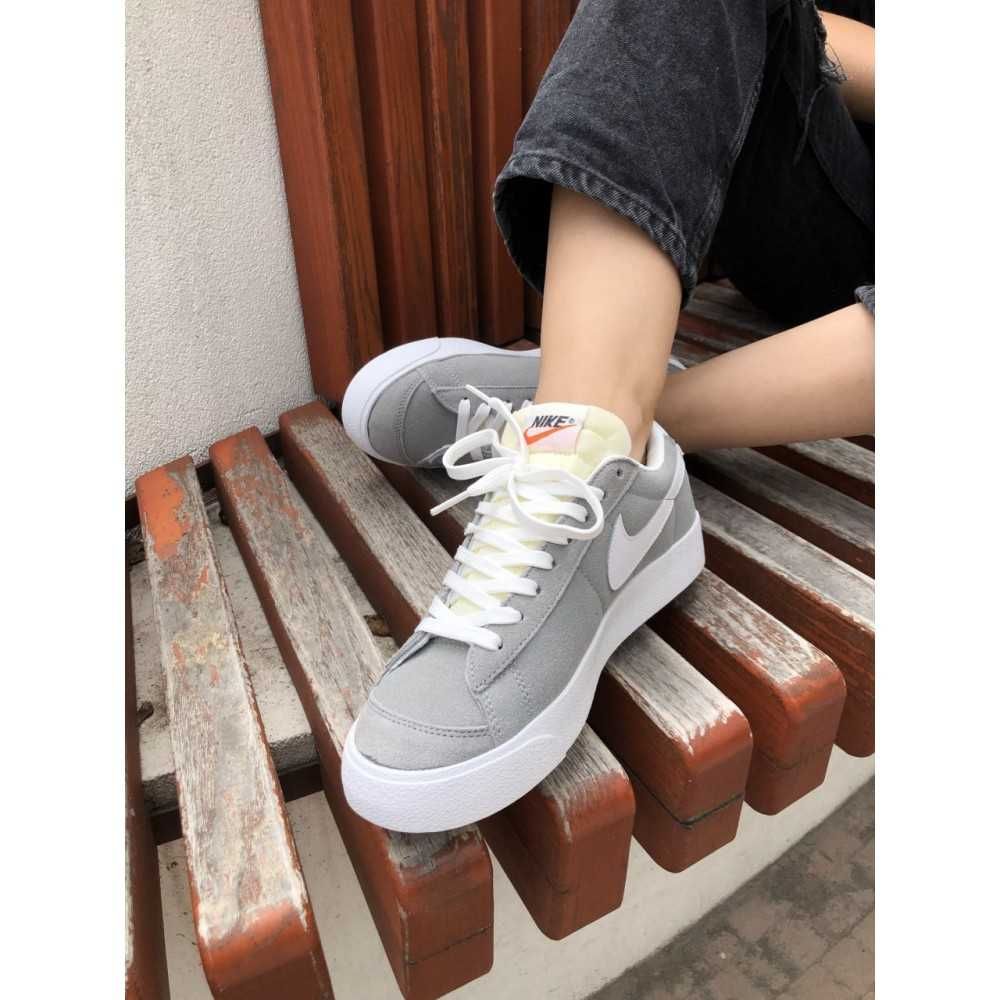 В наявності Кросівки Nike Blazer Low Dark Grey White жіночі кросівки