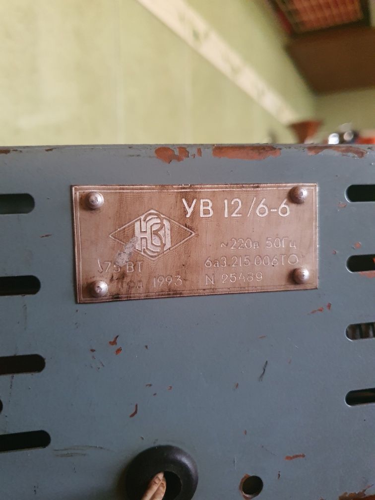 Prostownik do akumulatora 12/6V YB 12/6-6V, sprawny.