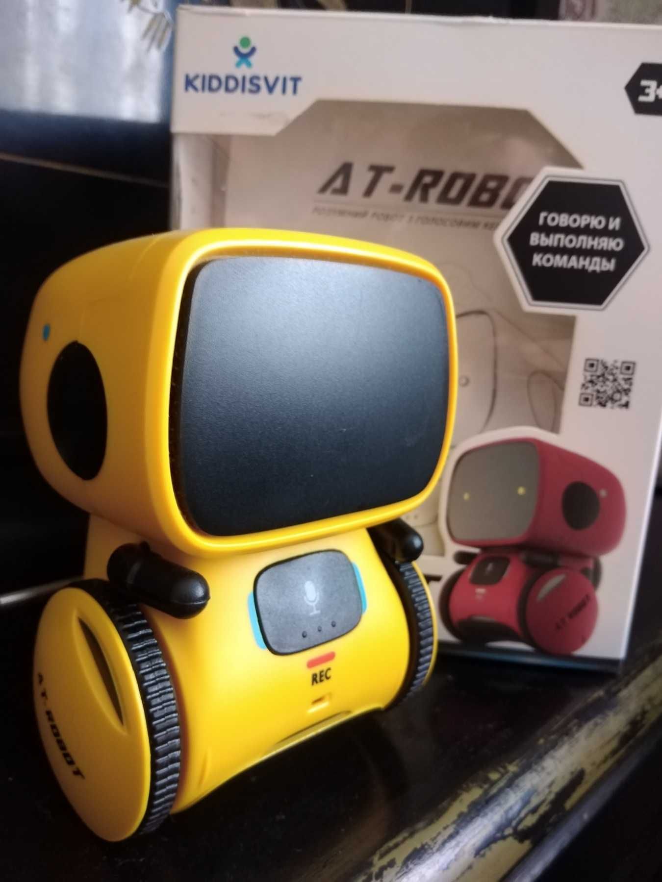 Інтерактивний Робот З Голосовим Керуванням – AT-Robot
