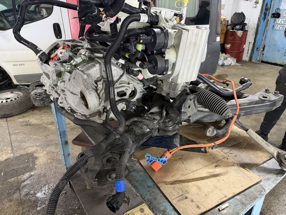 Tesla Model Y двигун, підрамник, насос, теплообмінник, проводка