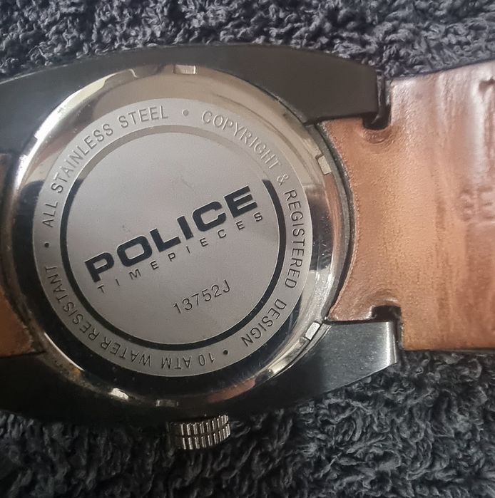 Relógios ONE e POLICE