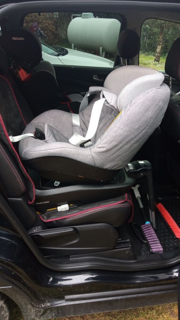 Maxi Cosi Pearl One i-Size z bazą isofix