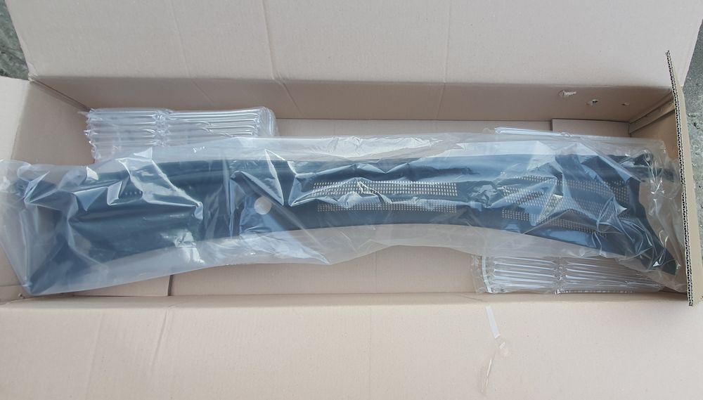 Молдинг лобового скла нижній Hyundai 86150-3V000