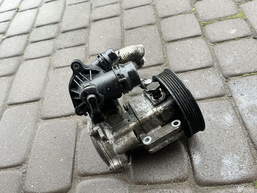 Pompa wspomagnia n46 obudowa termostatu n46 320i e90 e91 120i e87