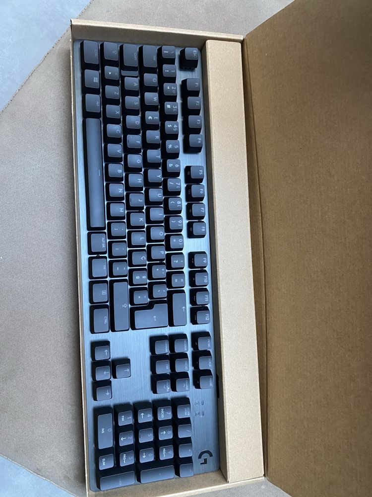 Teclado Mecânico Logitech G512 Carbon RGB PT GX Brown Switches