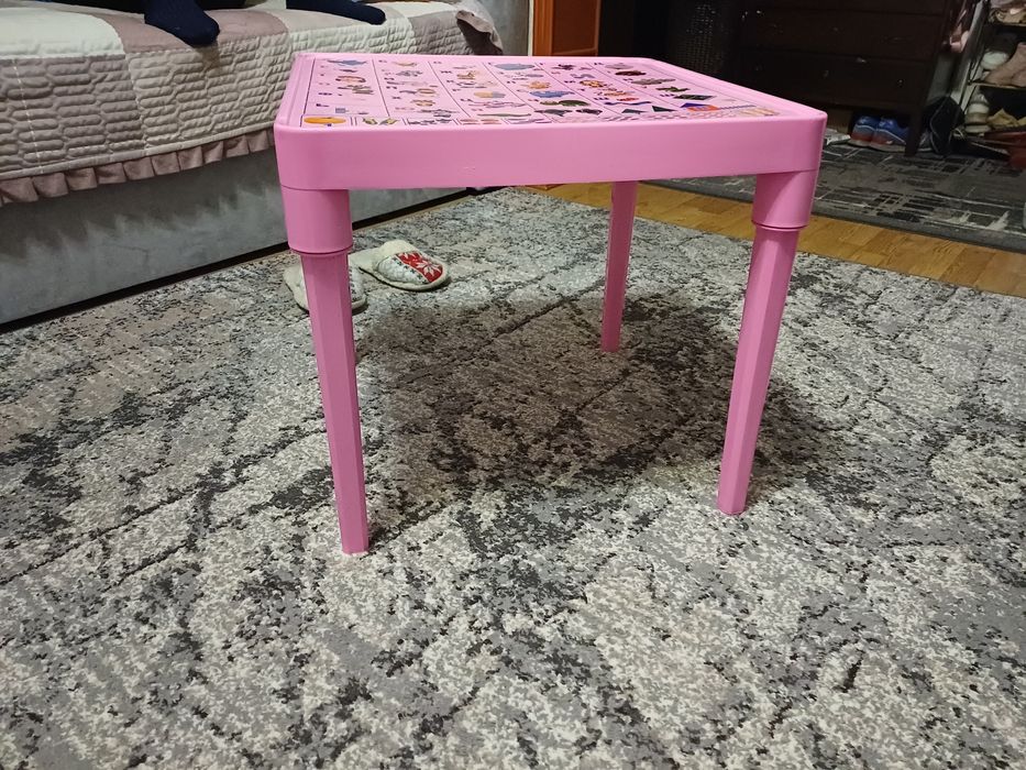Столик абетка дитячий