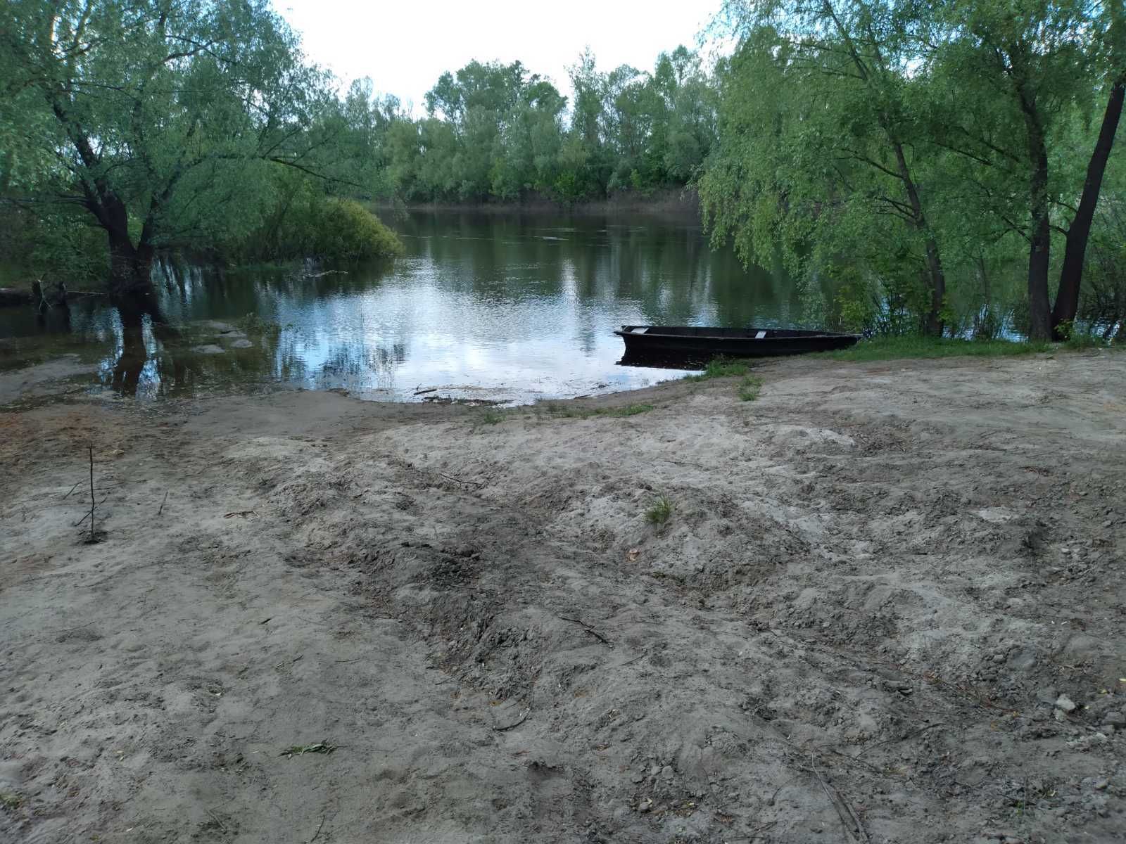 Чудова ділянка поблизу лісу, під будівництво
