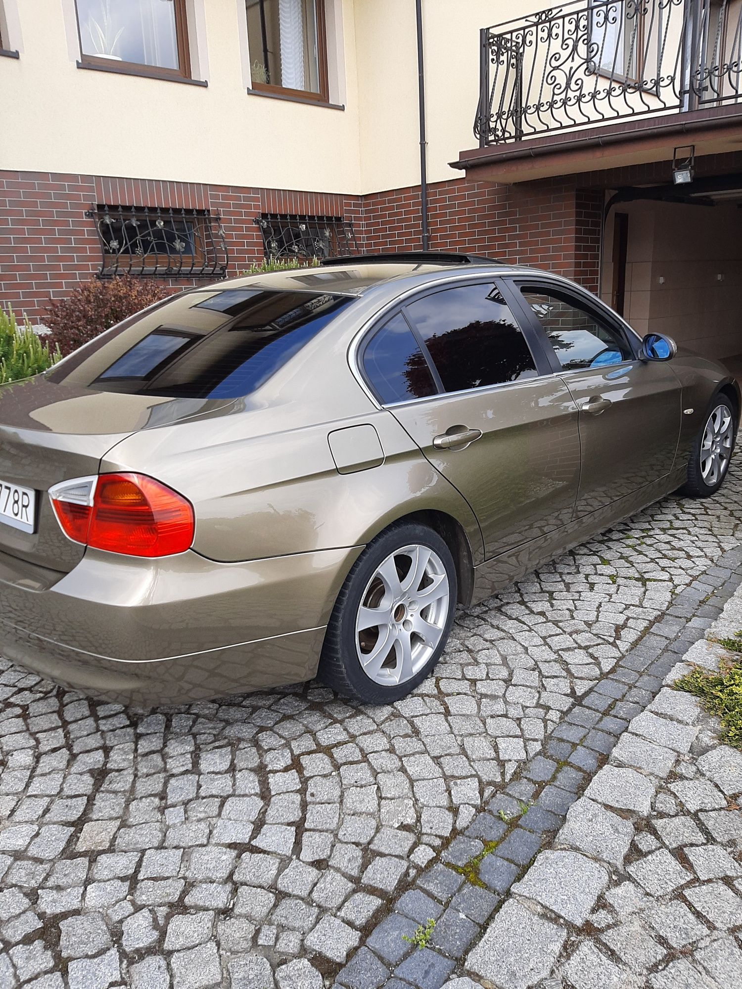 BMW E90 2.5 benzyna 218KM rok produkcji 2006 przebieg 211tys