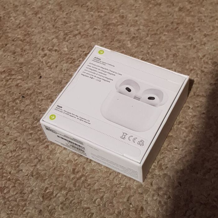 AirPods 3 with Wireless Charging Case