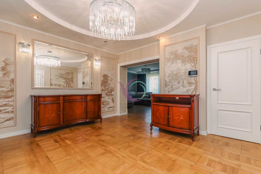 3-х поверховий будинок з ремонтом та власним подвір’ям в с. Крихівці