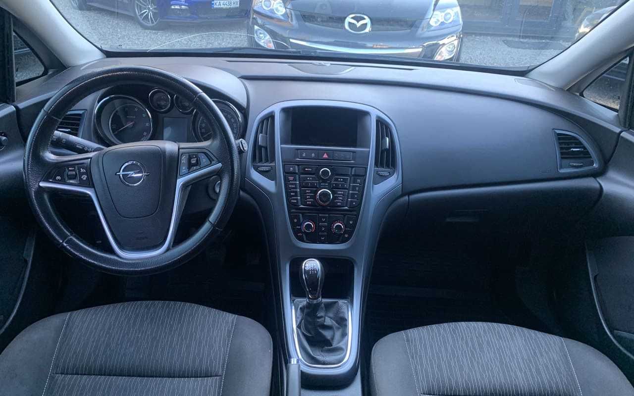 Opel Astra 2013 року