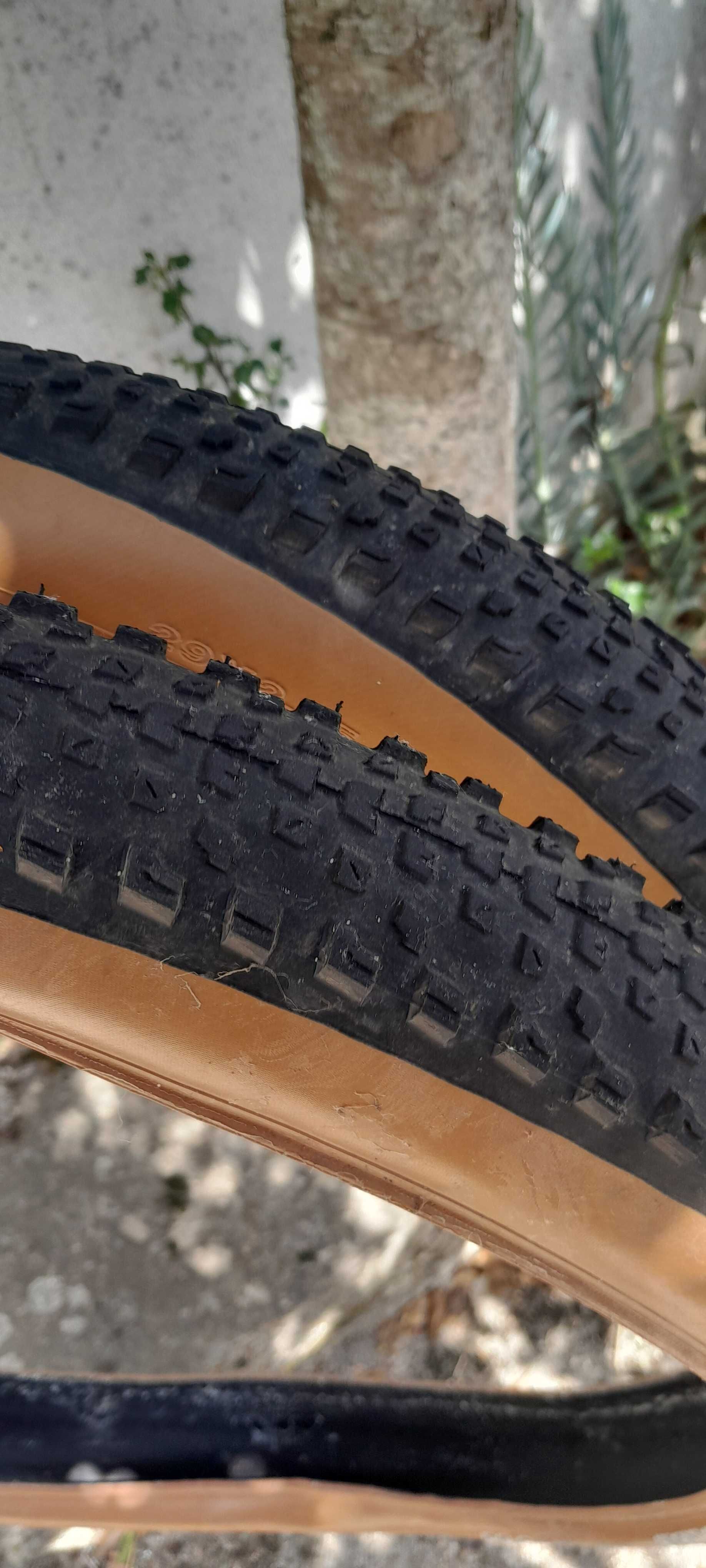 Pneus de MTB como novos.