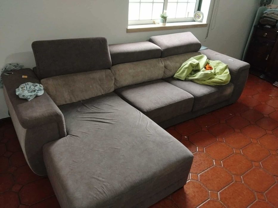 Sofa com chess loge