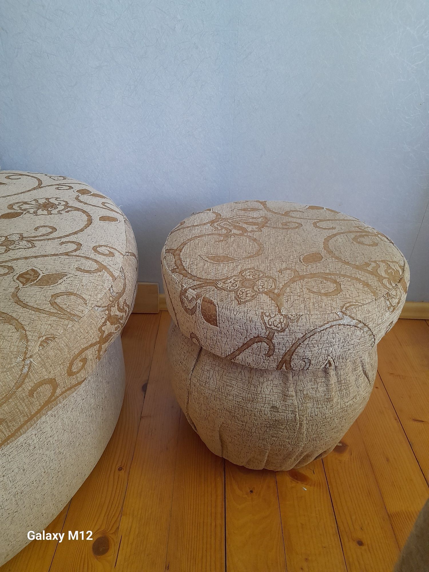 Narożnik z funkcją spania, fotele, pufa, stół