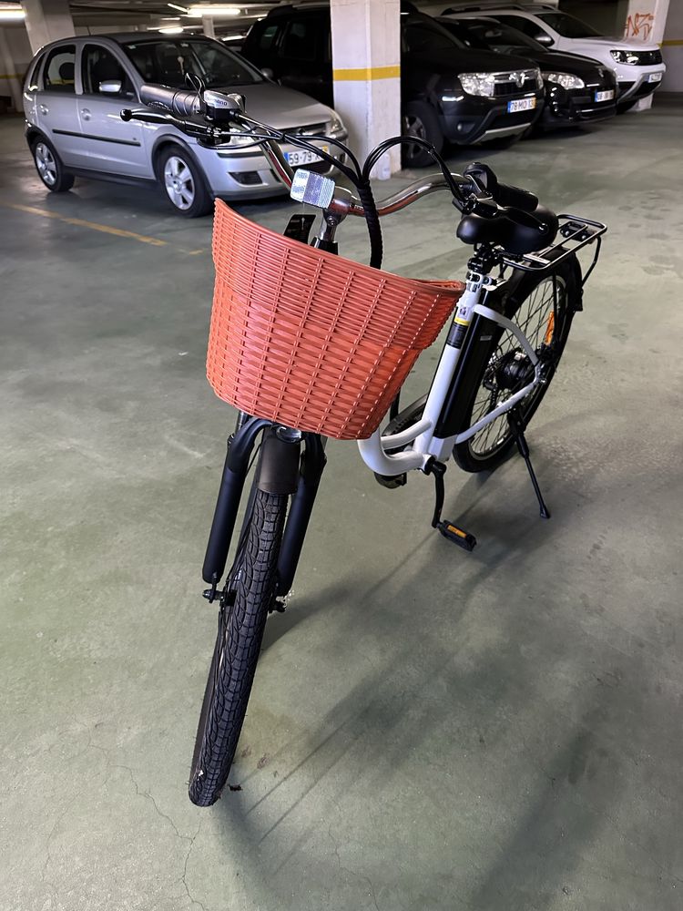 Bicicleta eletrica DYU C6 nova