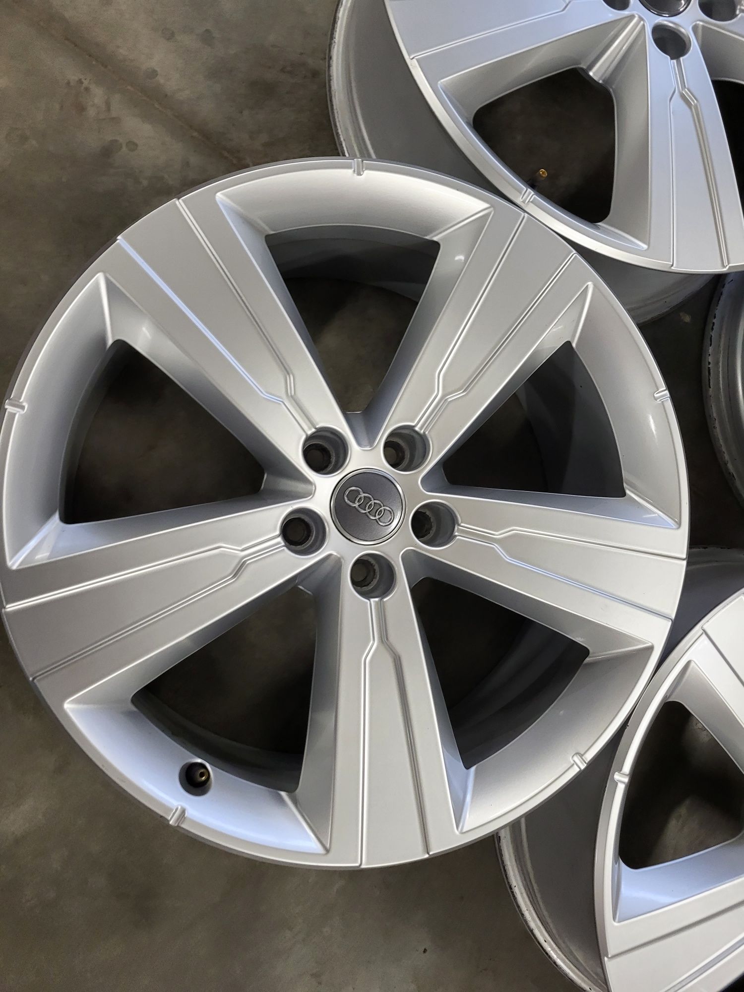 Alufelgi 20" 5x112 ET28 Audi Q5 Q7 A5 A7 A6 C8 C7 C6 A4 B9 B8 S-LINE !