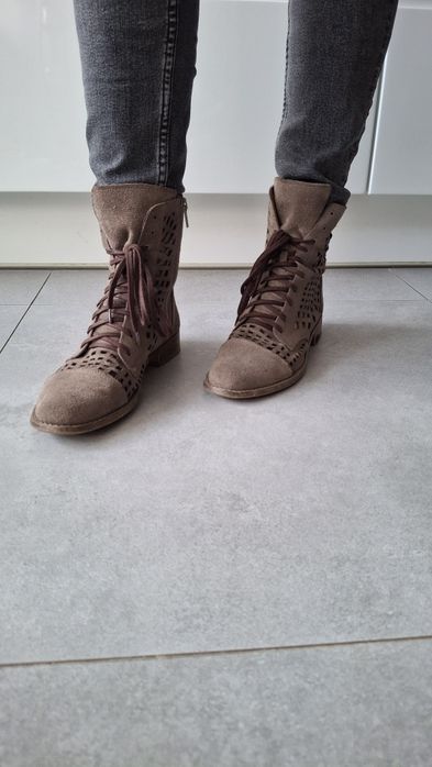 Buty z naturalnej skóry zamszowej casu