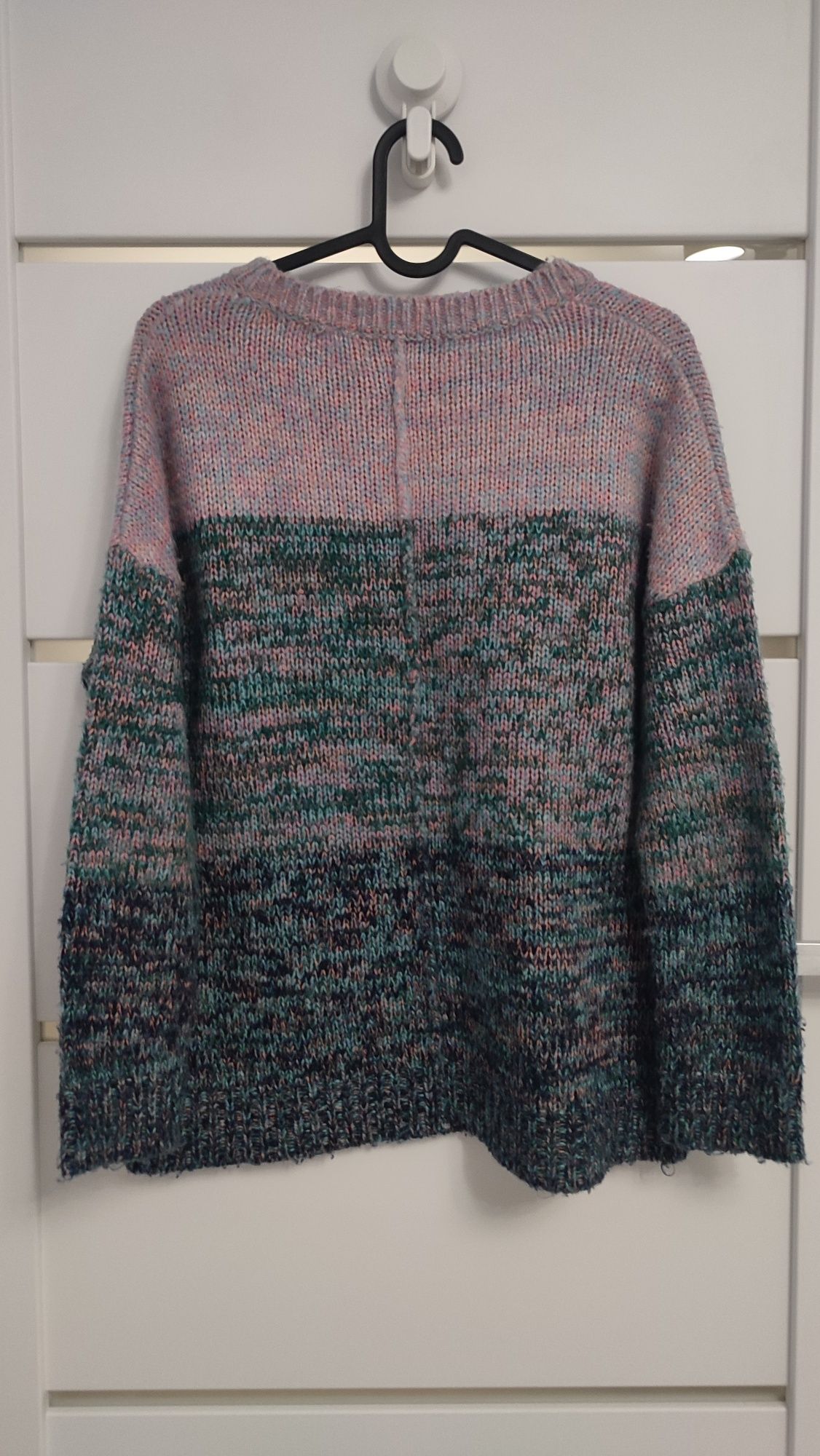 Kolorowy sweterek damski