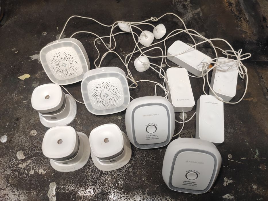 Czujniki zalania, dymu, gazu, centralki- huby Zigbee Ferguson