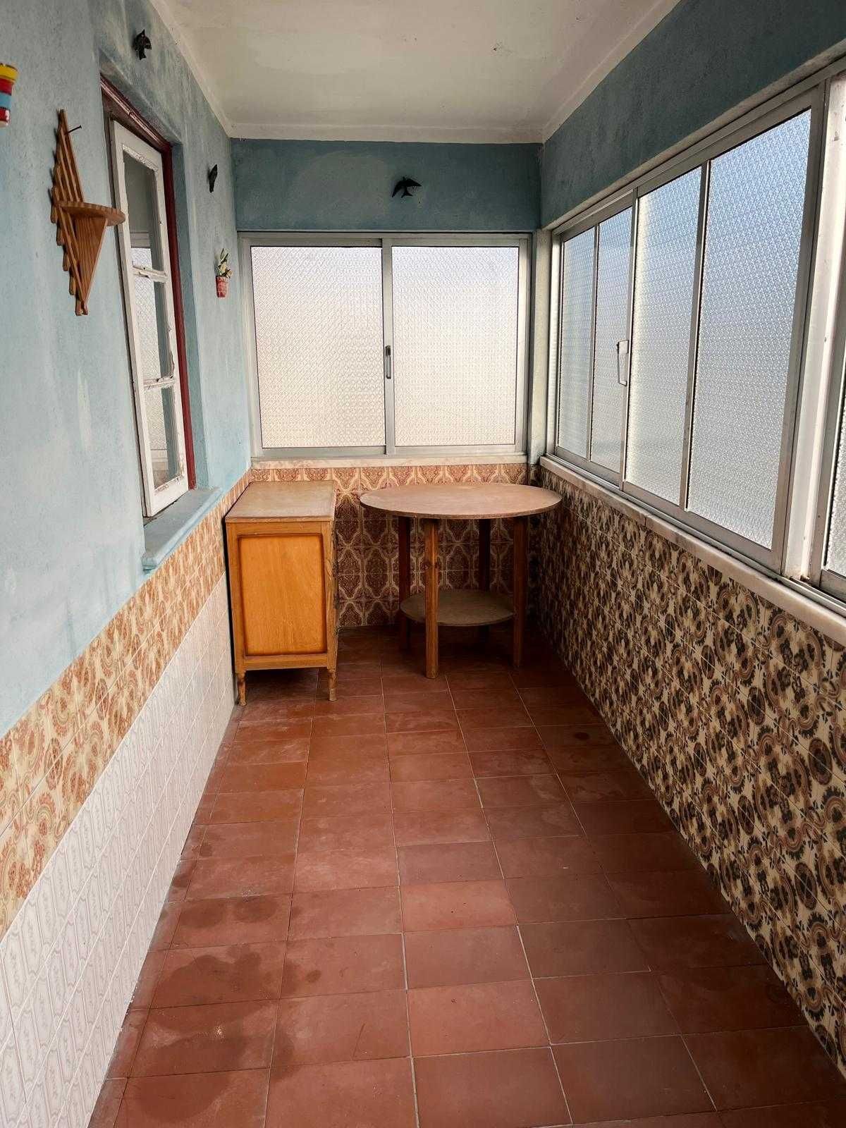 Alugo casa ou quartos
