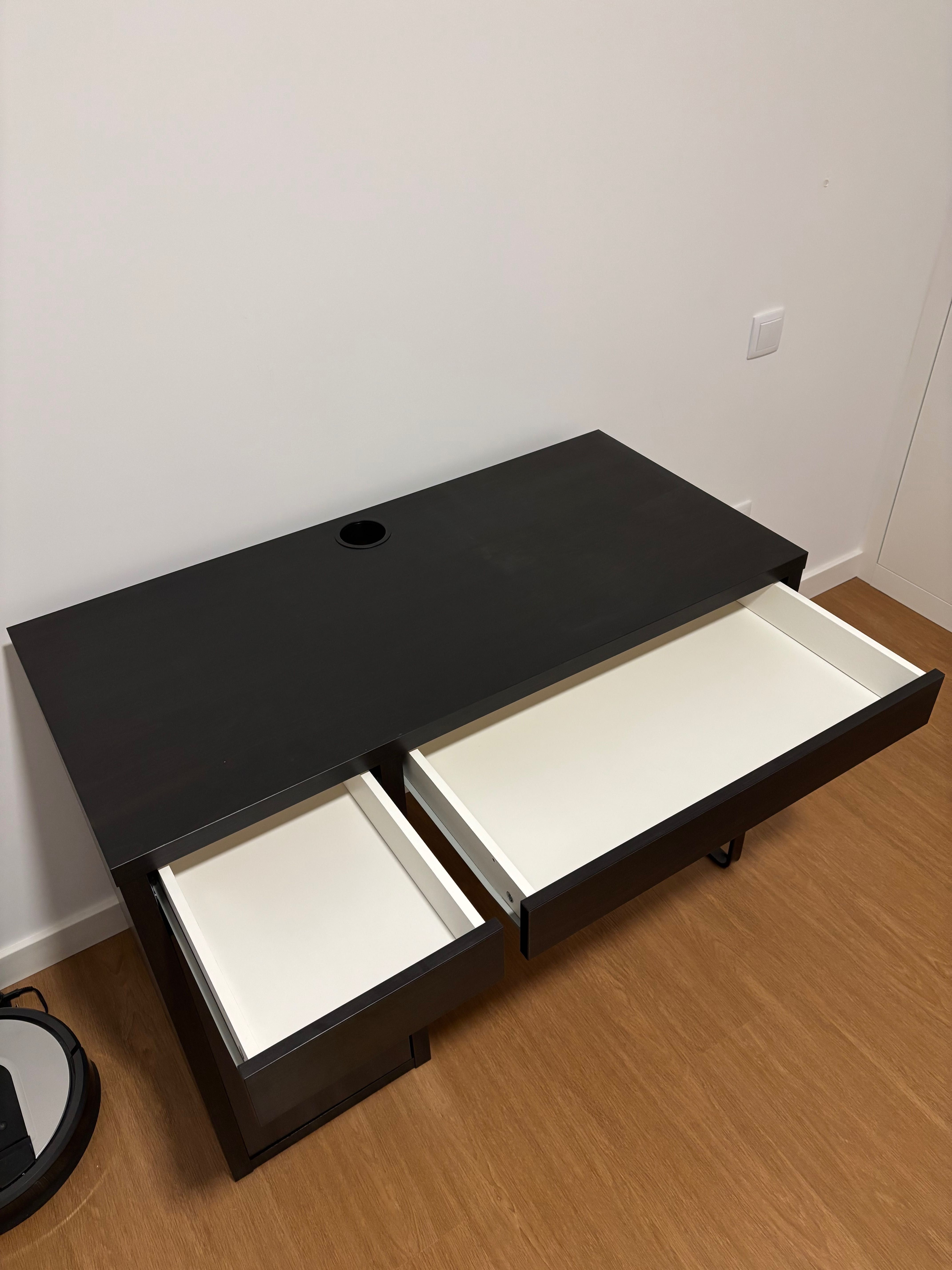 Secretária IKEA MICKE - Como Nova