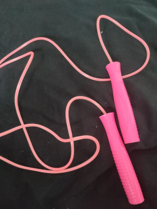 Różowa skakanka dla dziewczynki