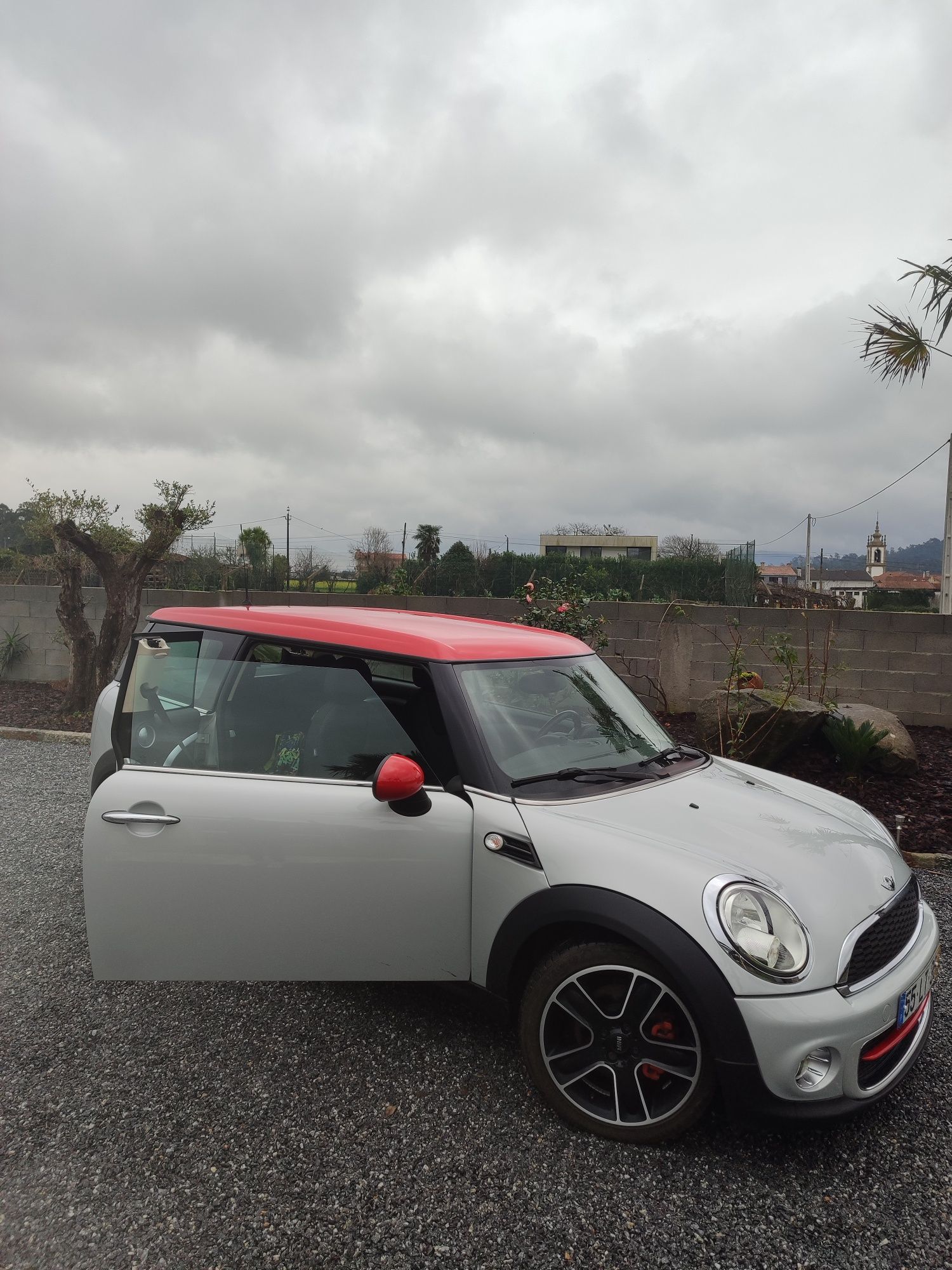 Mini Club Man "Poucos KMS"